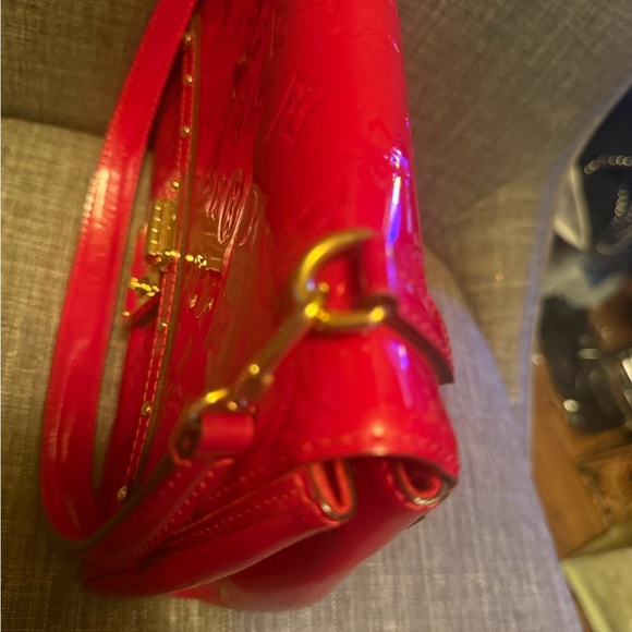 Louis Vuitton Venice Bag in Vibrant Red Monogram Vernis - Picture 7 of 13